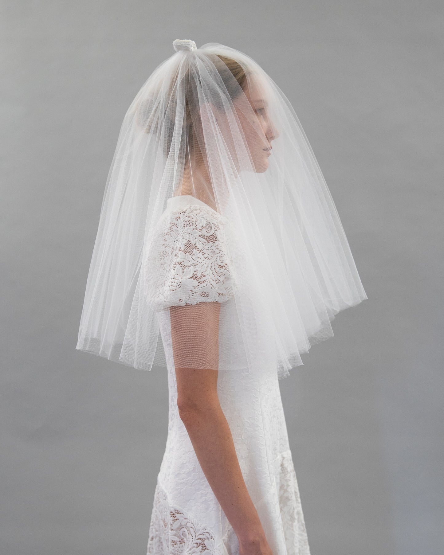 SEQUIN BOW VEIL