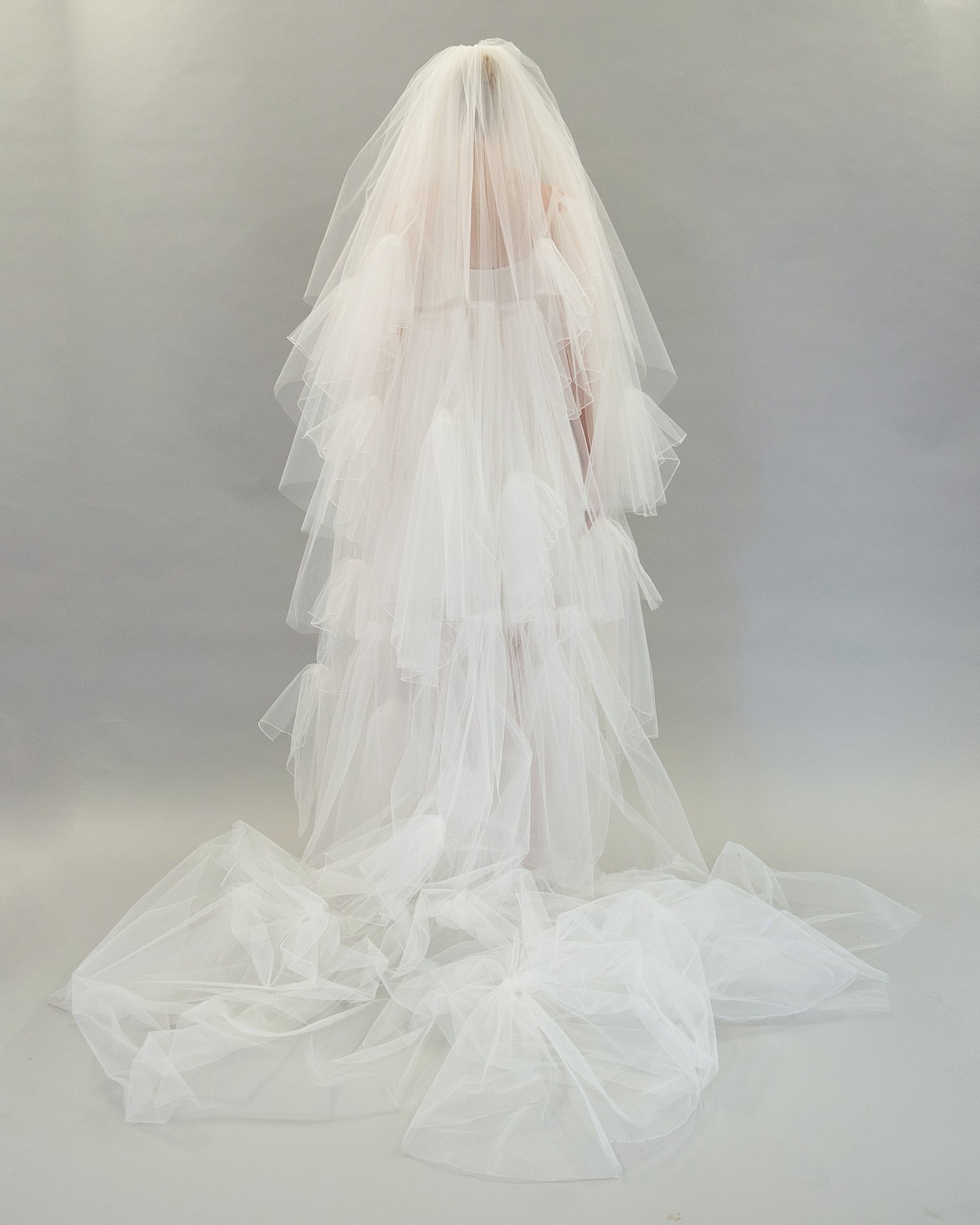 FLOWER TRAIN VEIL